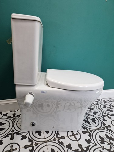 Close coupled toilet with - close,